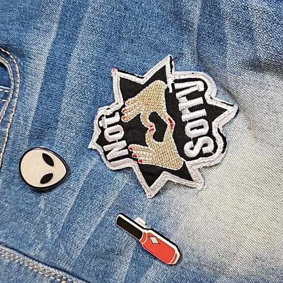 Indigo Rein Juniors' Patch Ripped Skinny Ankle Jeans Fun Patches & Pins  Size 3 - Picture 7 of 17